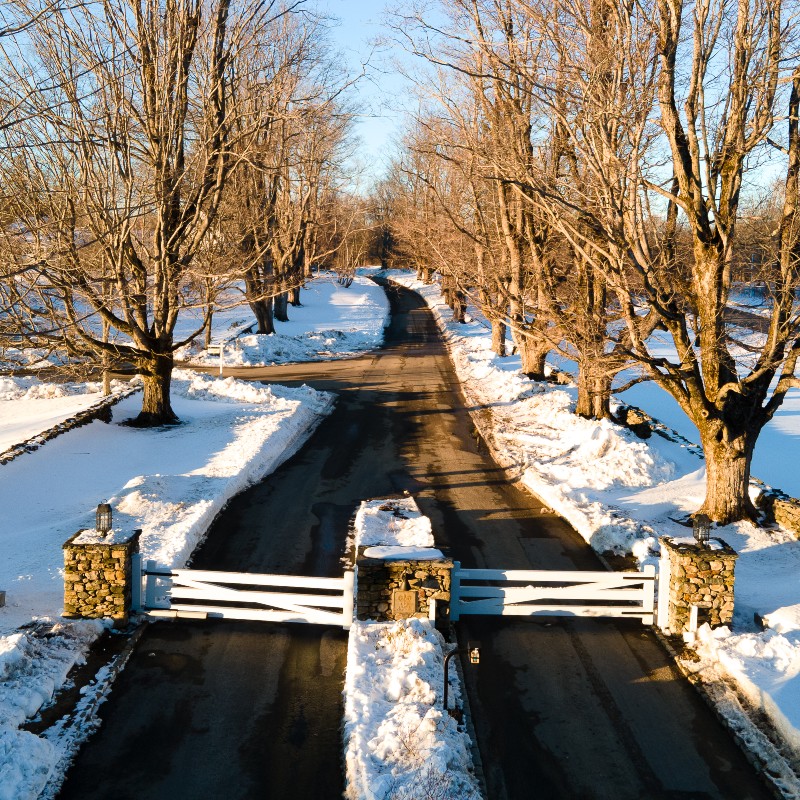 Winvian-gate-in-winter